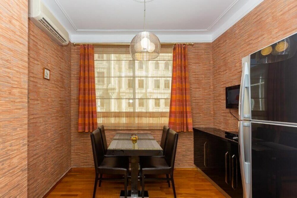 Фото Luxury Apartment with Flame Tower View