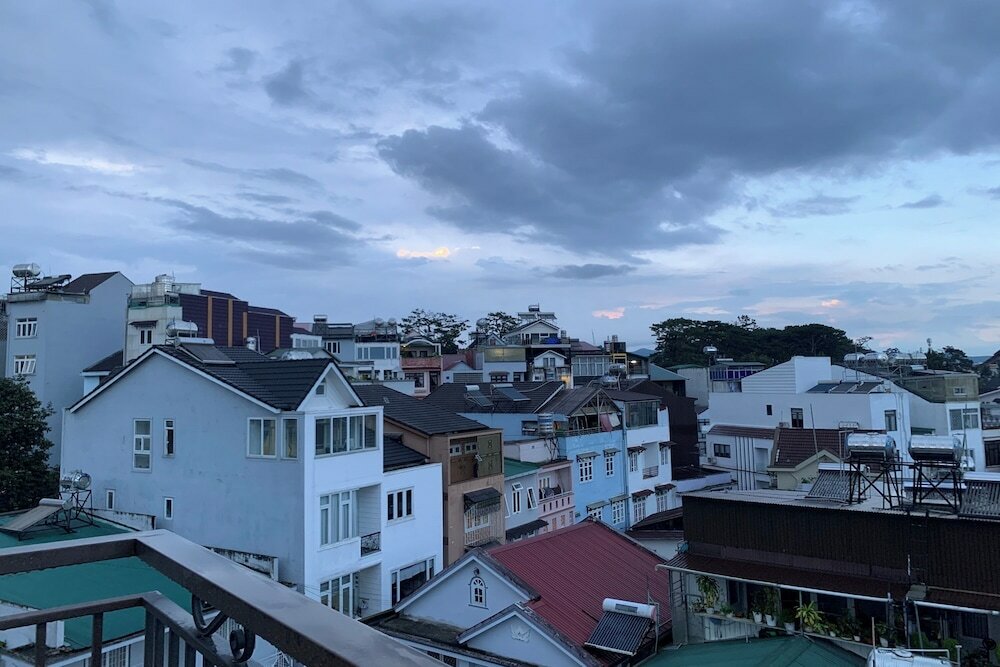 Фото Hasa Da Lat Hotel and Apartment