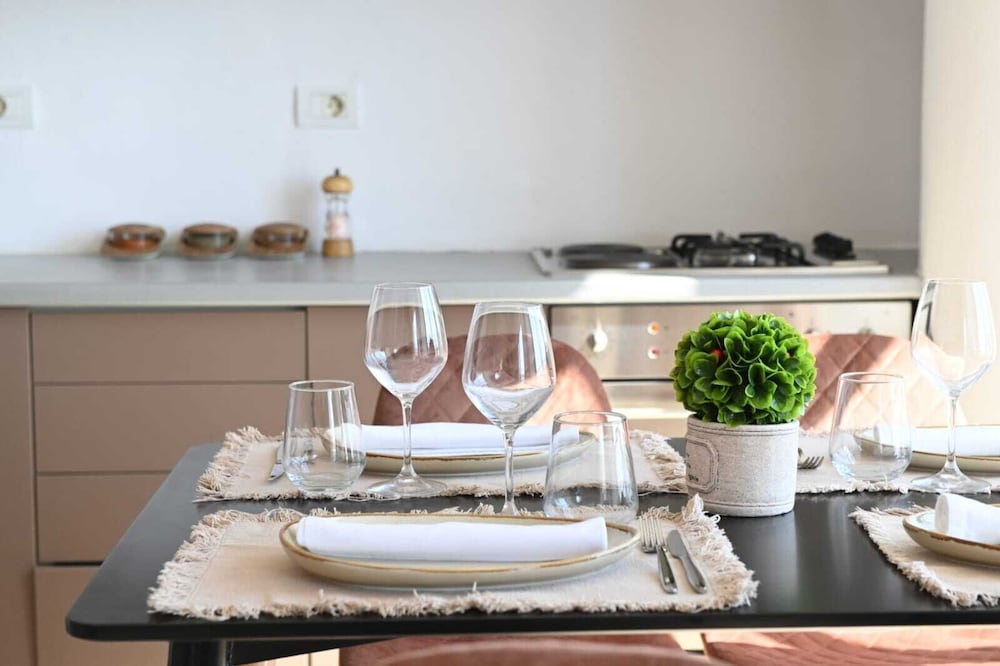 Фото Wave Beachfront Apartments