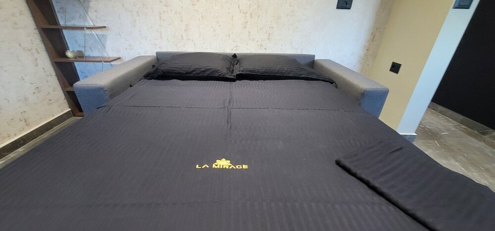 Фото La Mirage Suites & Apartments