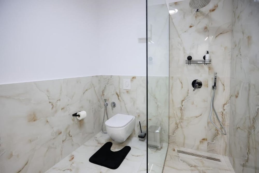 Фото Vila Ferdinand Modern Rooms In Tirana