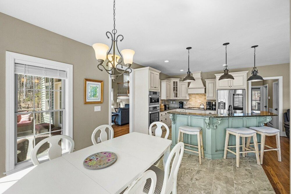 Фото Lake Living by Avantstay Sleeps 22 + Dock, Pool