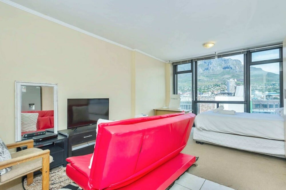 Фото Bright Studio Apartment w Stunning Roof-top Pool