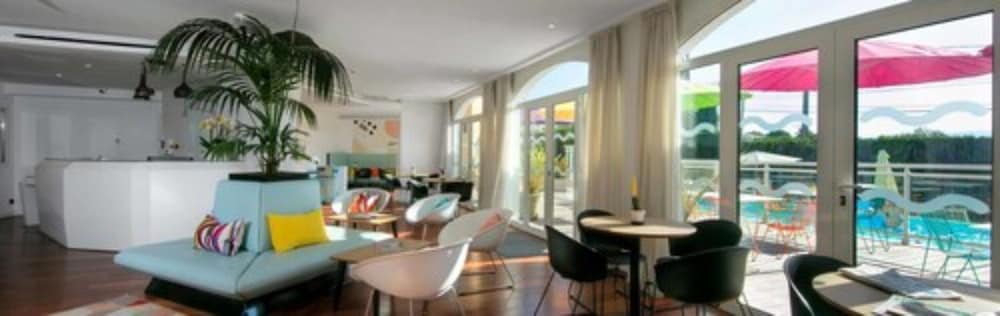 Фото Adonis Mougins