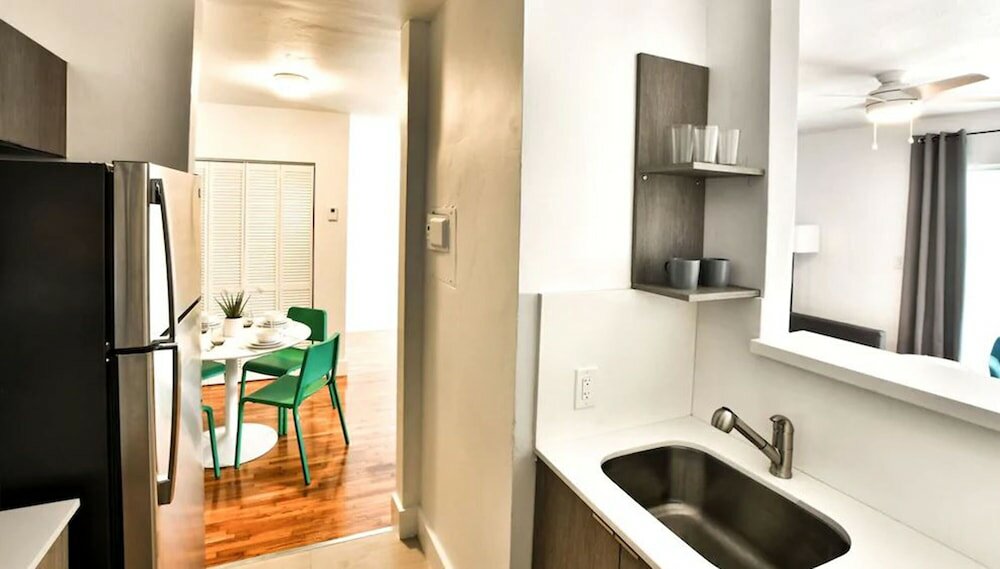 Фото Broadway Suites Downtown by RocketSTAY