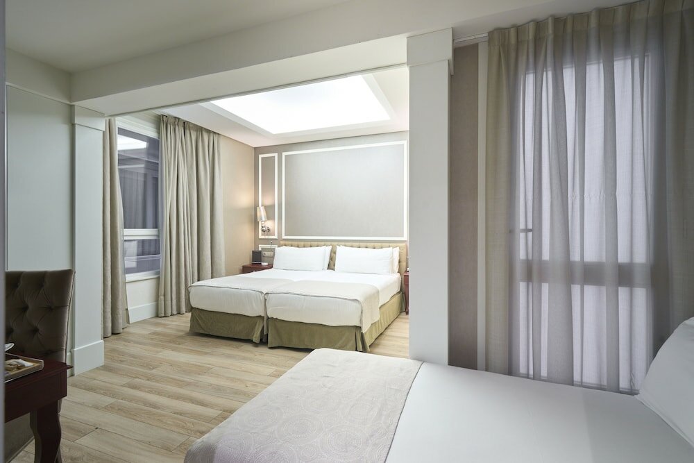 Фото Catalonia Passeig de Gràcia