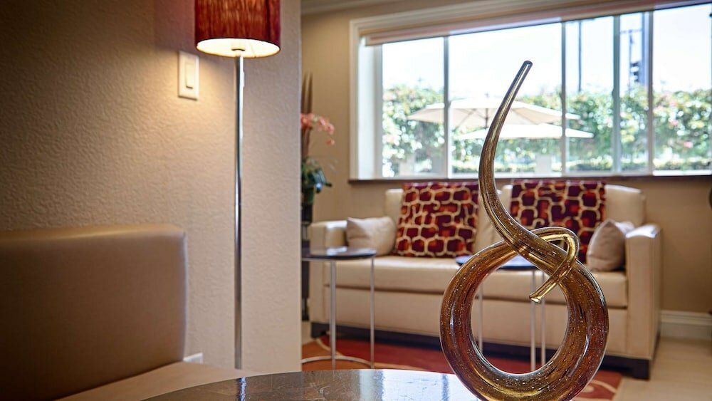 Фото Best Western Plus Airport Plaza