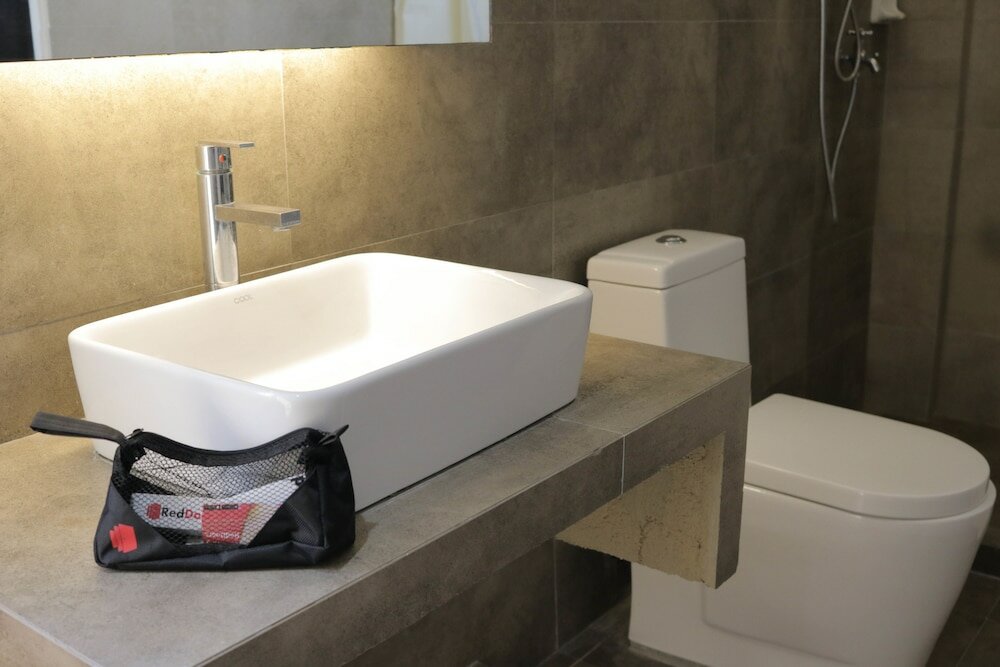 Фото RedDoorz @ Grand Apartelle Hernan Cortes Cebu