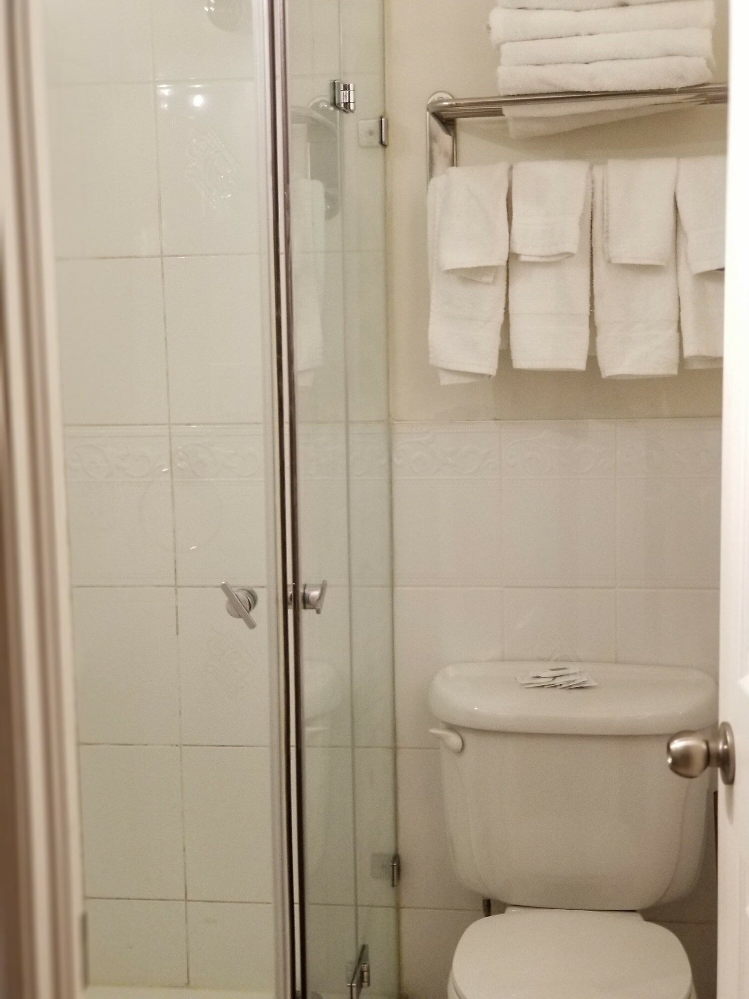 Фото Dragon Gate Inn