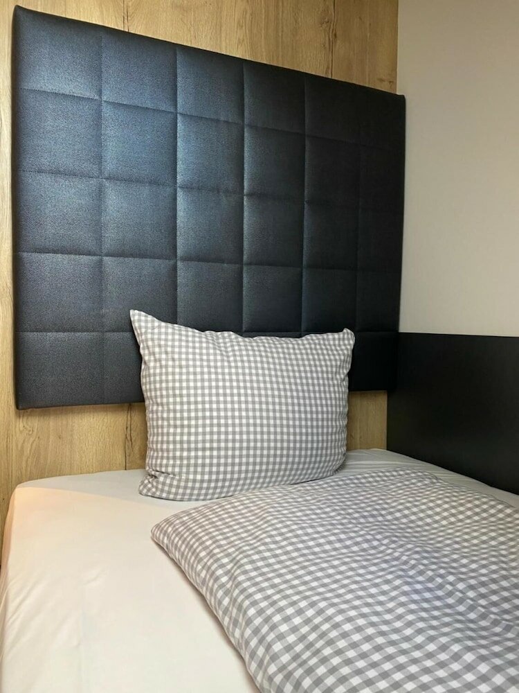 Фото Munich Deluxe Hotel