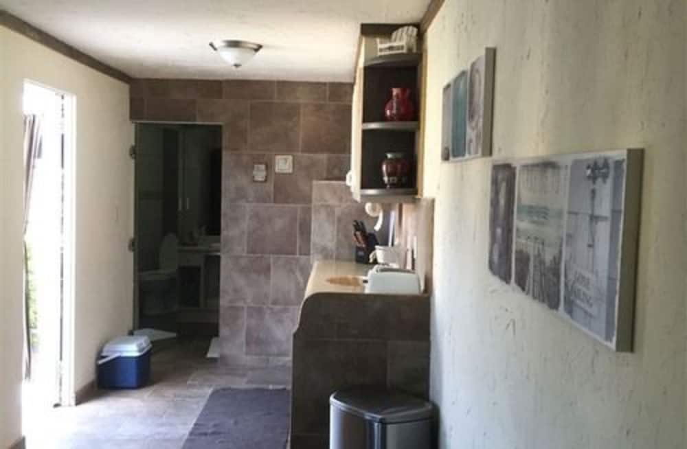 Фото Driftwood Gardens