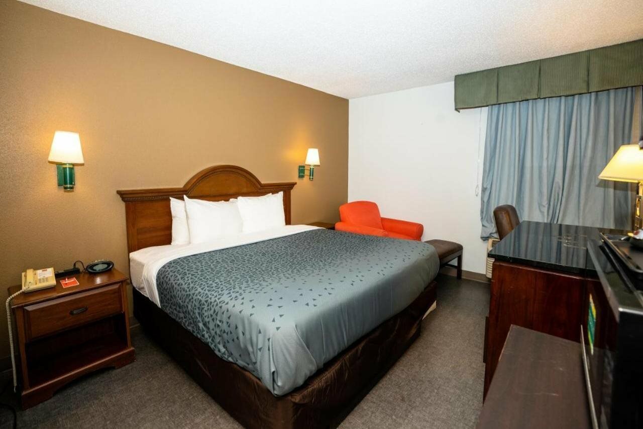 Фото Quality Inn Raleigh near Walnut Creek Amphitheatre