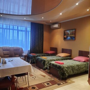 Hotel Jemchuzhina (sloboda Rodionovo-Nesvetayskaya, ulitsa Kirova, 12) ، فندق