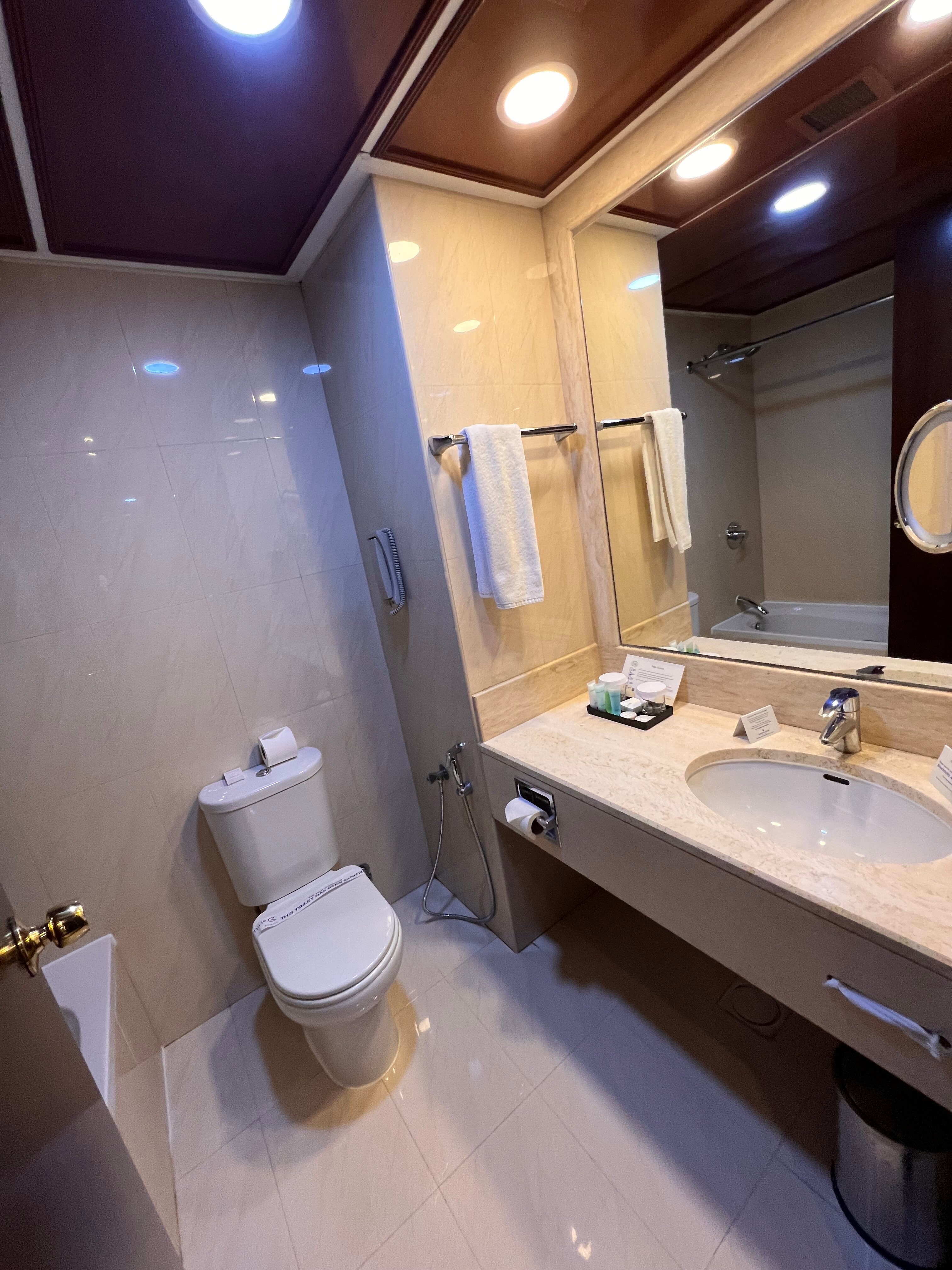 Фото Hotel Golden Tulip Bahrain