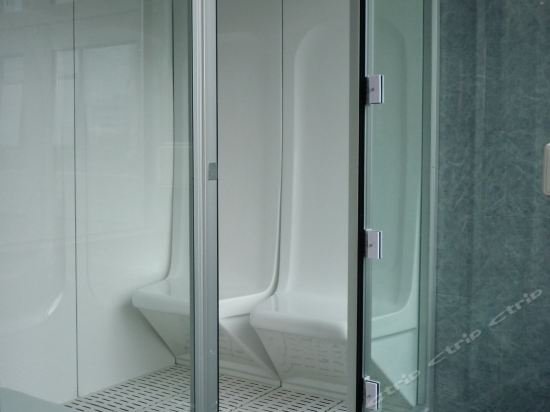 Фото La Perle International Hotel