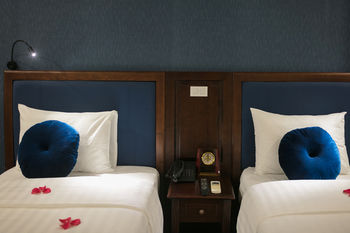 Фото Holiday Emerald Hotel