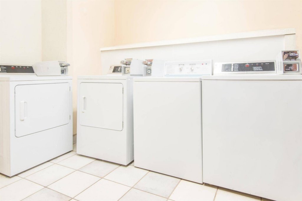 Фото Days Inn by Wyndham Altus