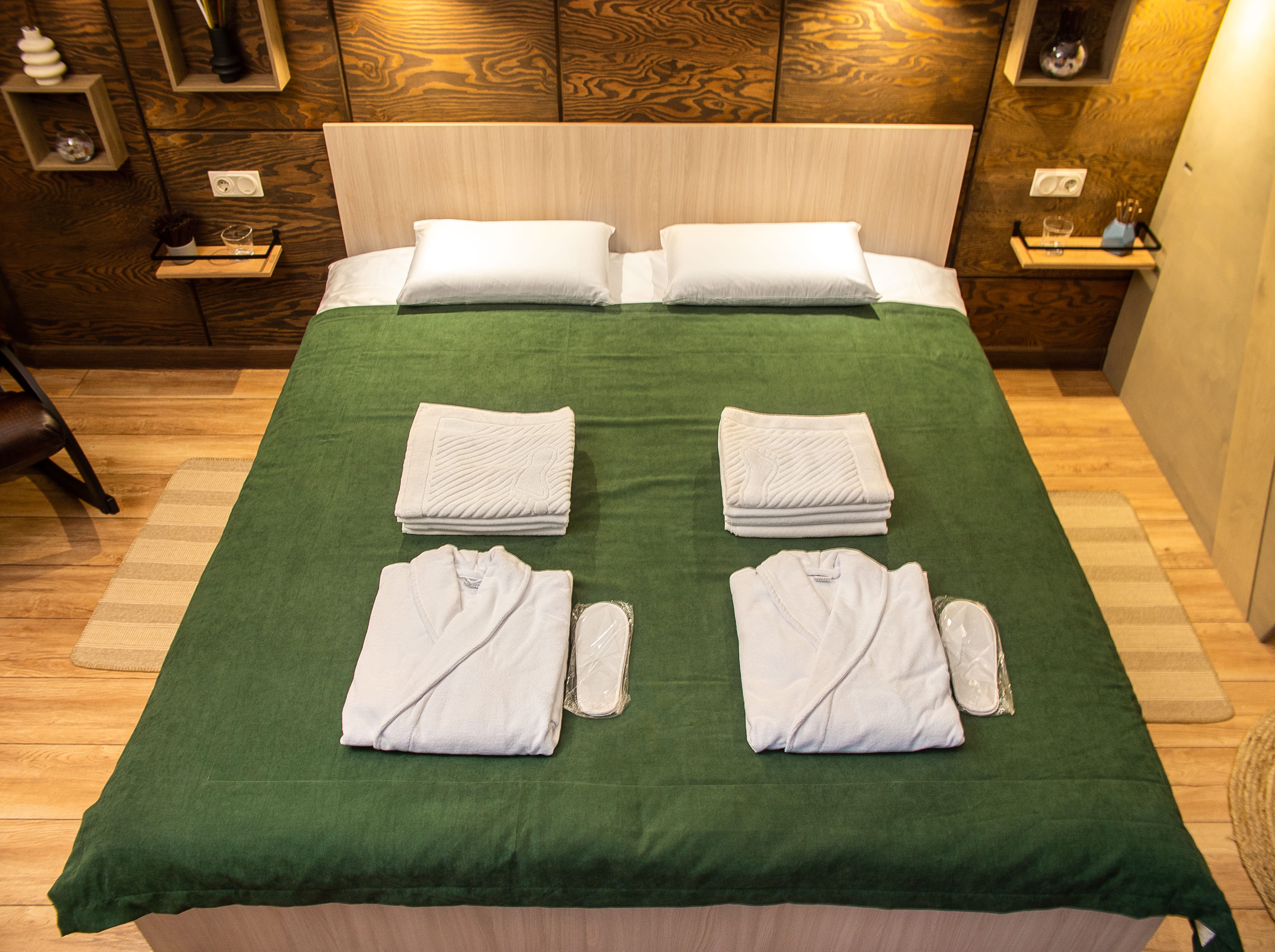 Фото Купольные дома-сферы на ферме