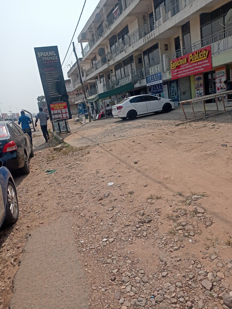 Beauty salon Sparkhil Trendz, Accra, photo