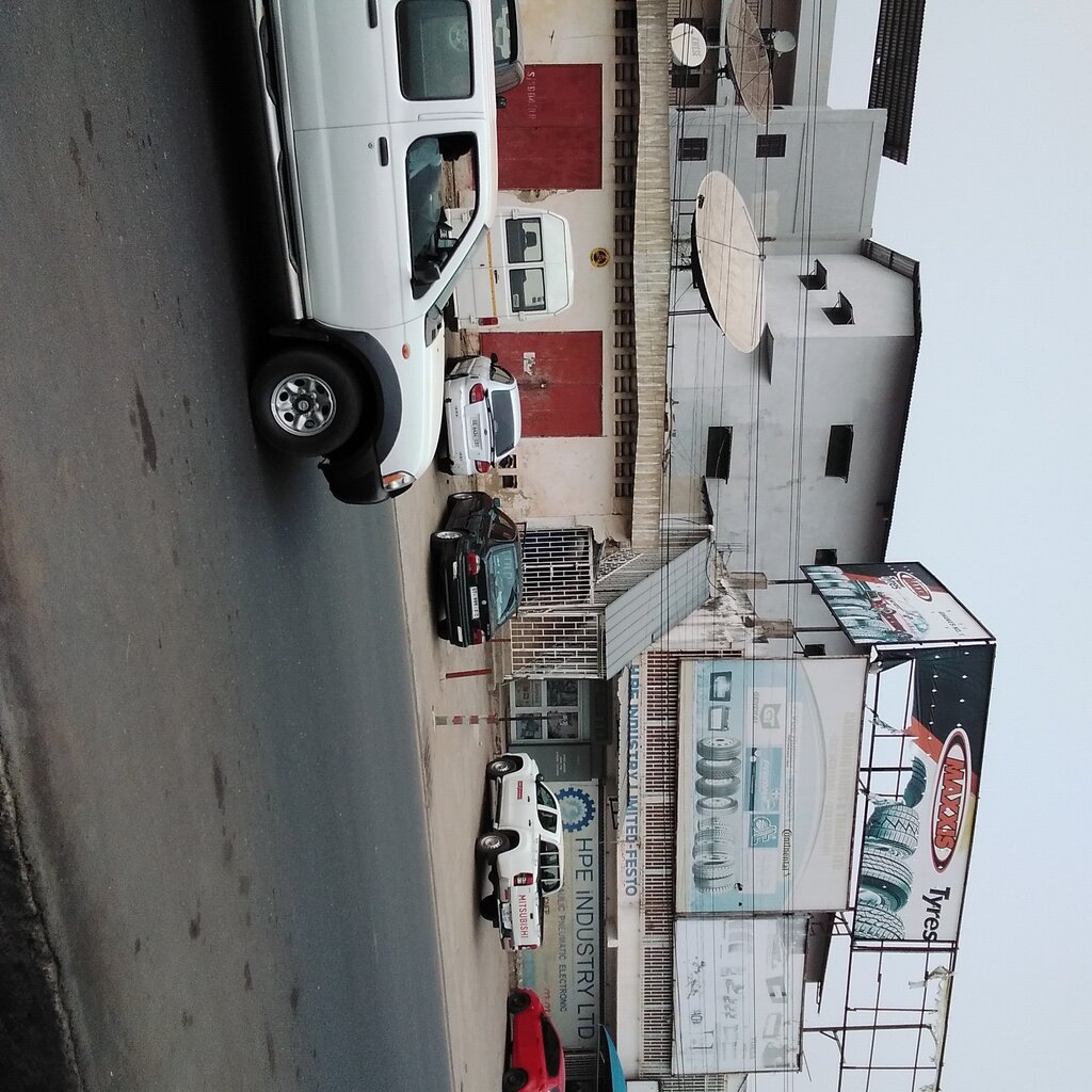 Auto parts and auto goods store Mrf, Accra, photo