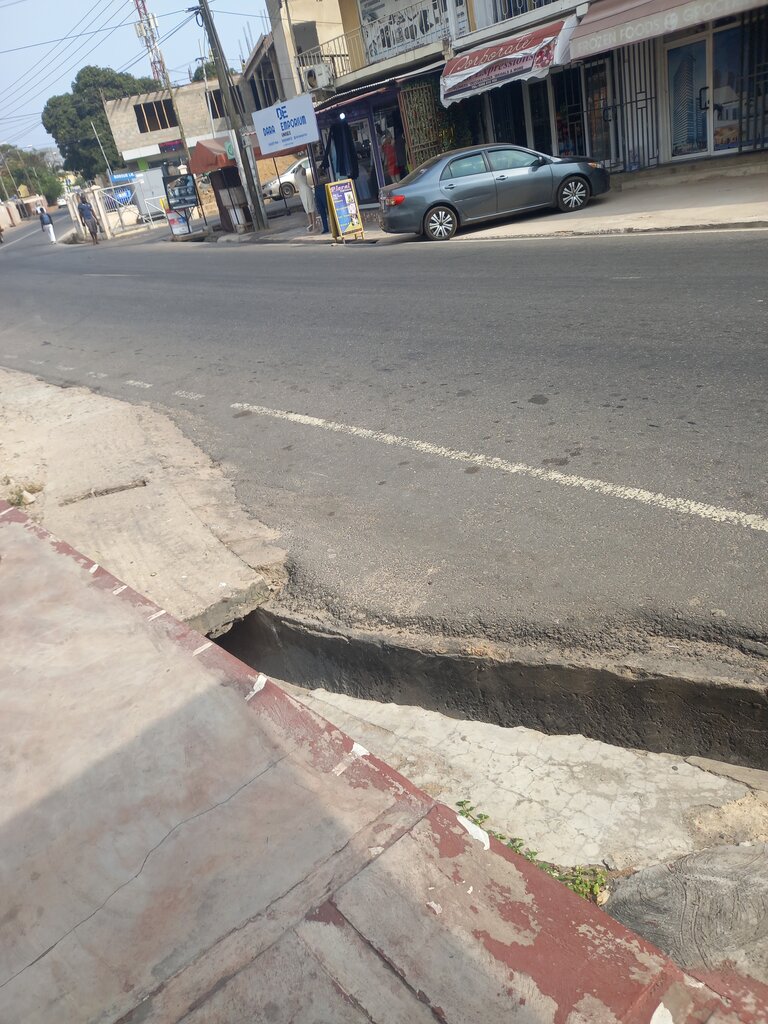 Clothing store Dara Emporium, Accra, photo