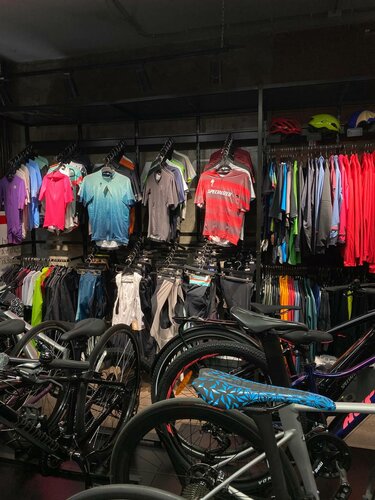 Bicycle clothing stores near hellful me