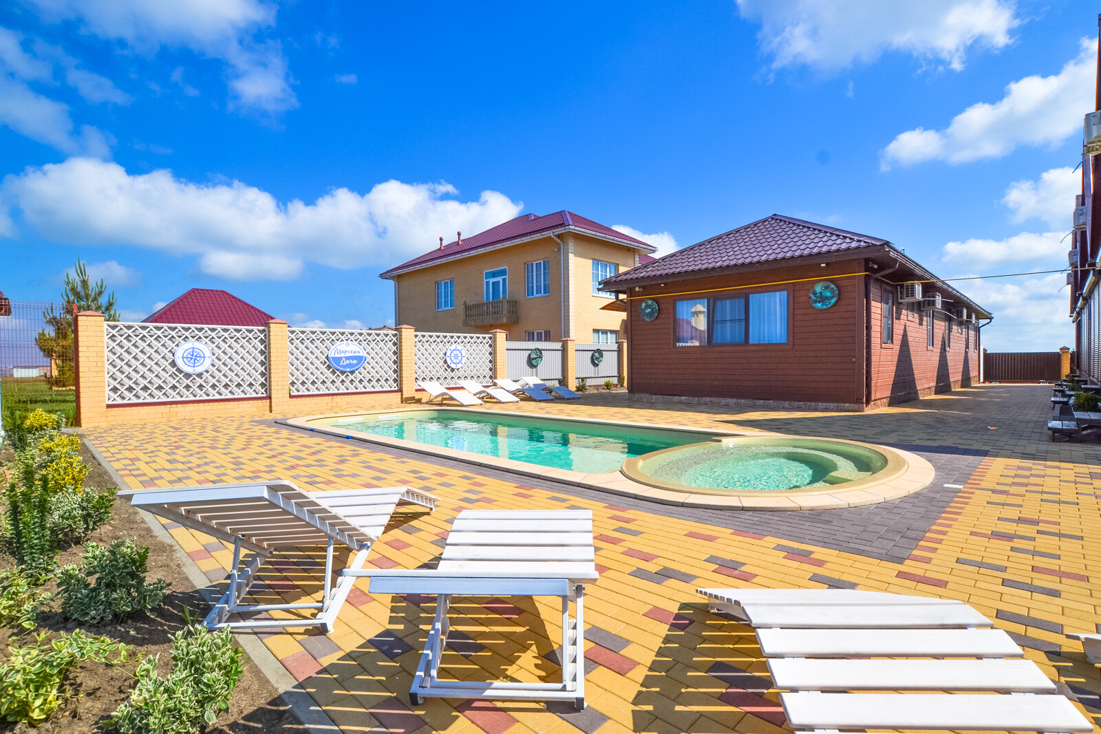 Фото отеля 1