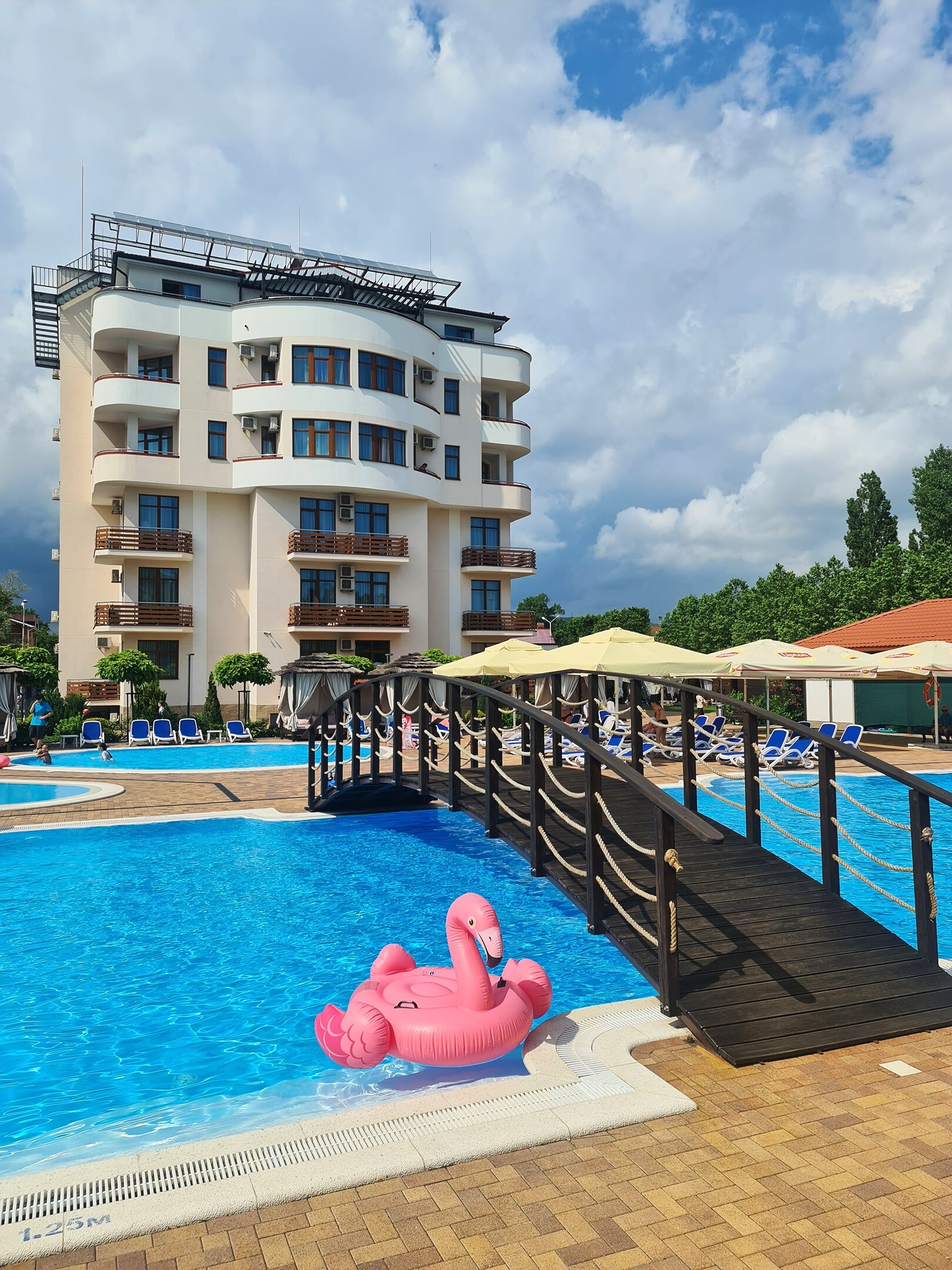 Фото отеля 1