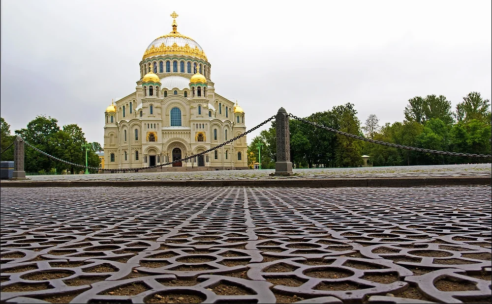 Чугунная мостовая, Кронштадт