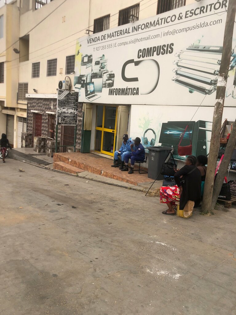 Computer store Compusis, Loanda, photo