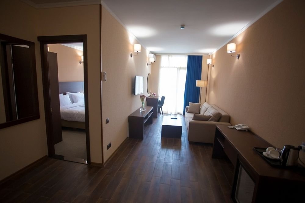 Фото Hotel Corner Inn