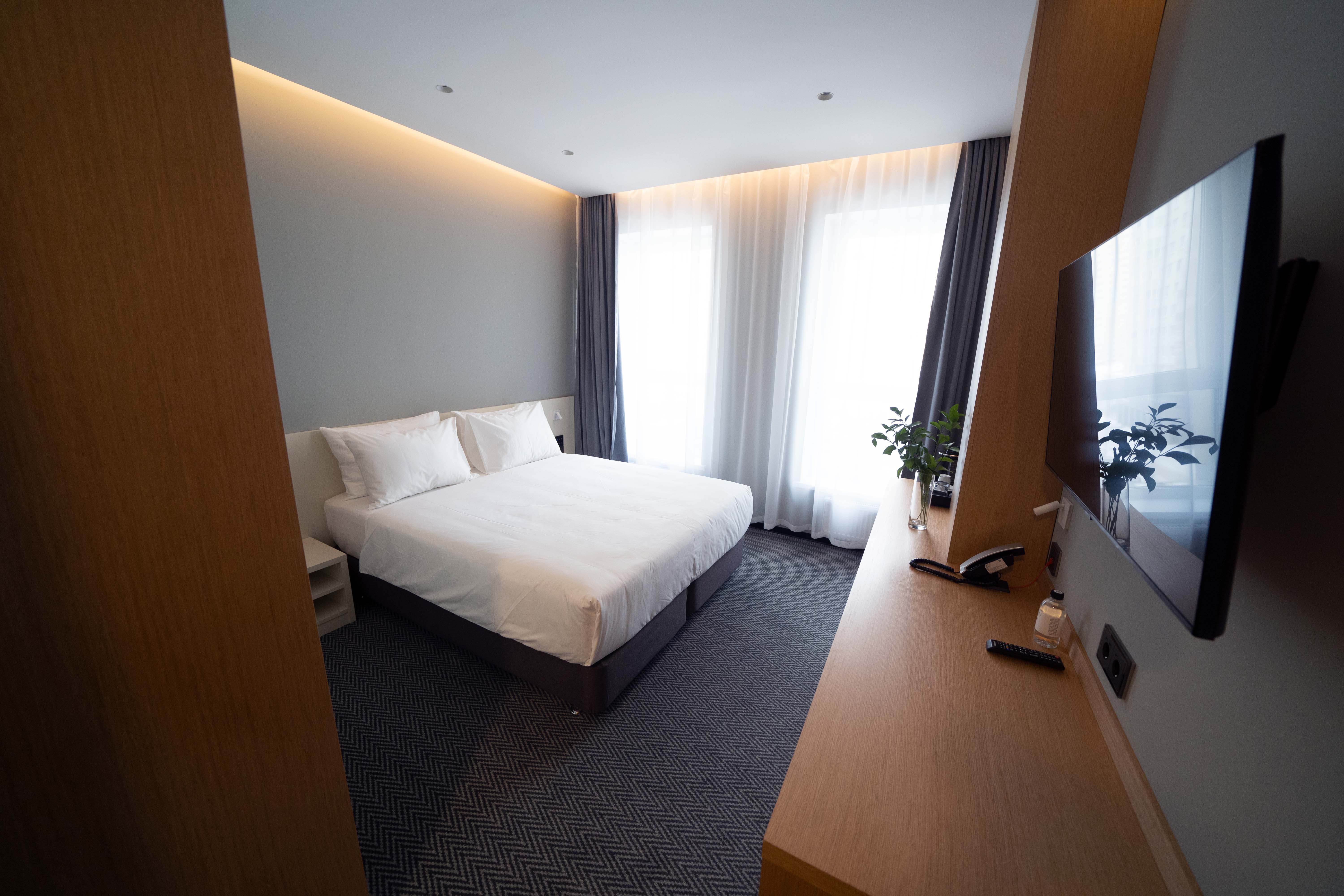 Фото FarFour Inn & Suite