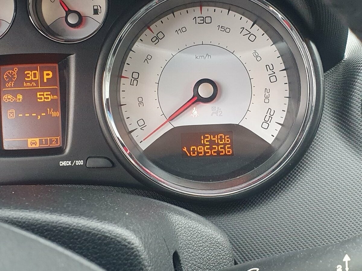 Peugeot 408 - 8 от автора Элен в Бортжурнале