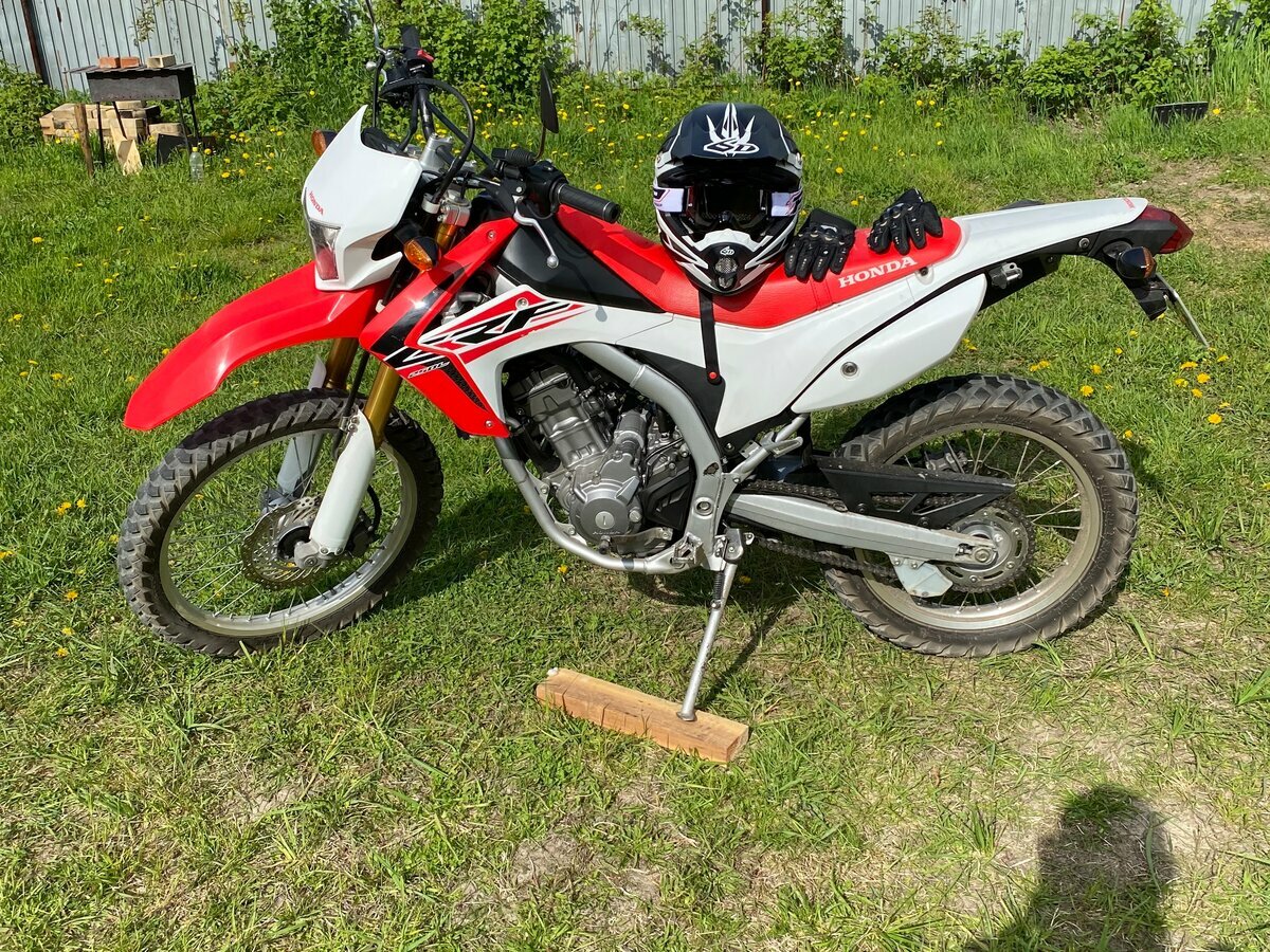 Honda CRF 250L é moto de trilha que deve potência no asfalto - 31/05/2013 -  UOL Carros