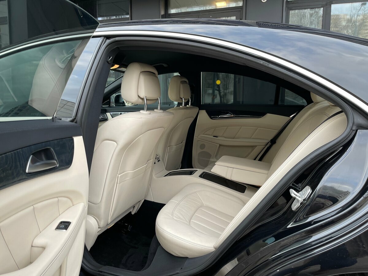 Mercedes-Benz CLS - 11 от автора Чёрный седан в Бортжурнале