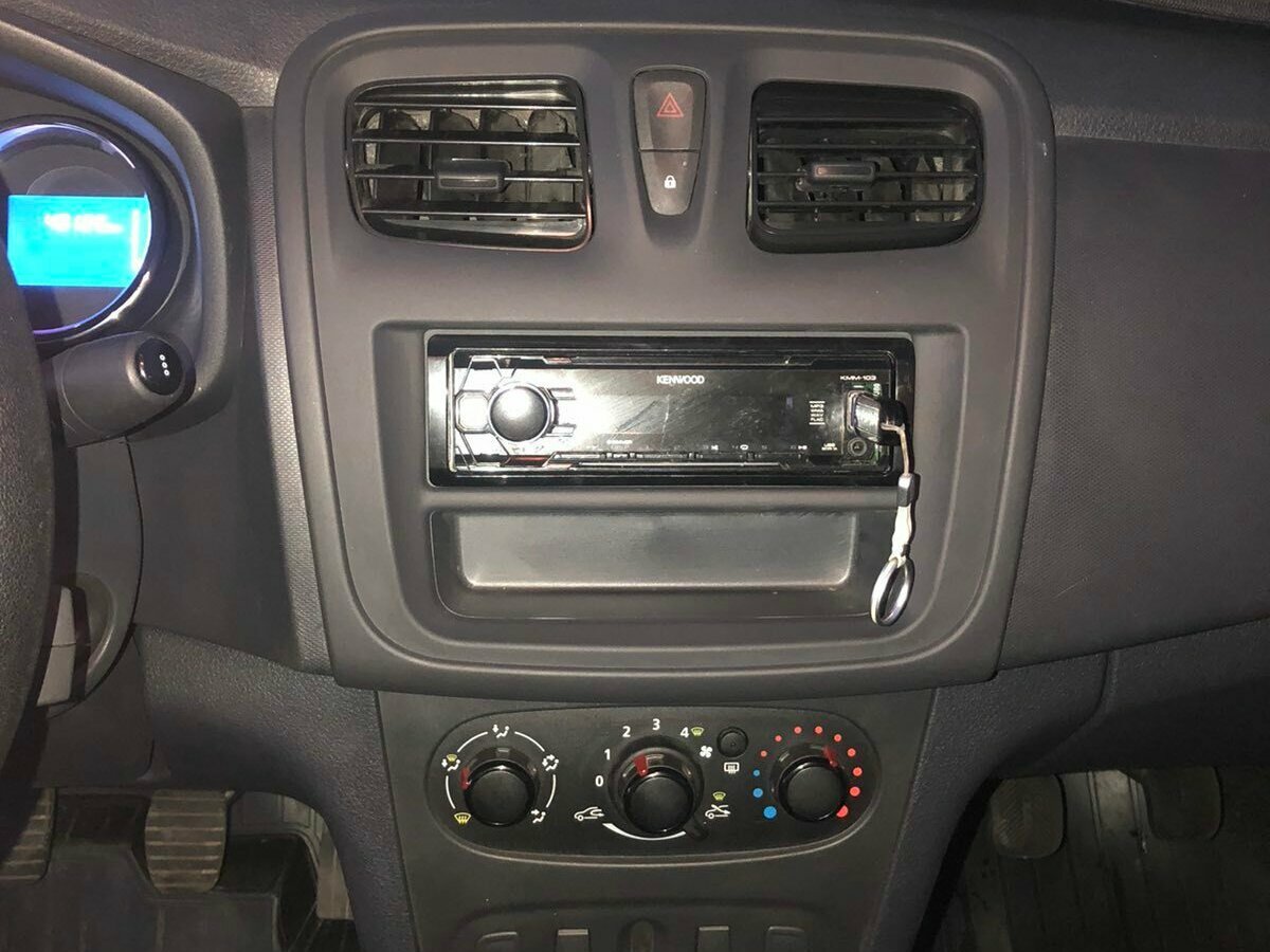 Renault Logan - 6 от автора Оранжевый хэтчбек в Бортжурнале