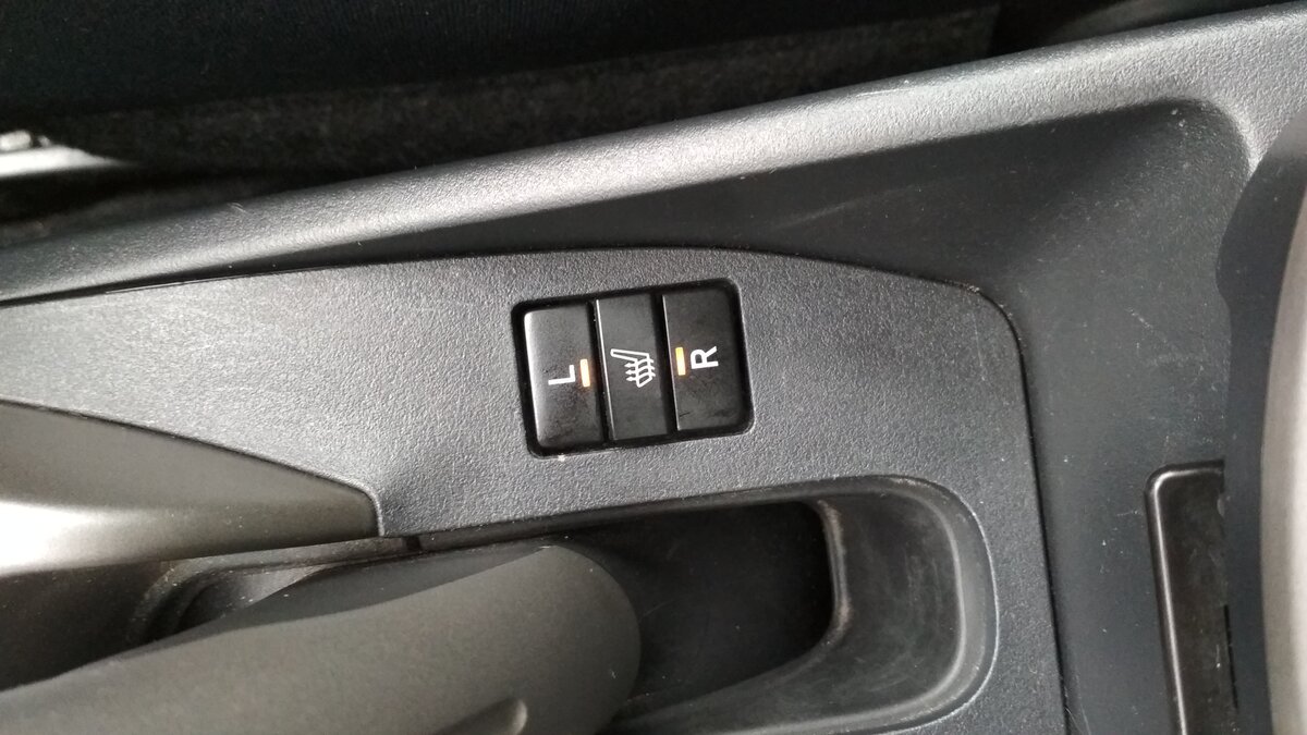 Toyota Auris - 5 от автора Коричневый седан в Бортжурнале