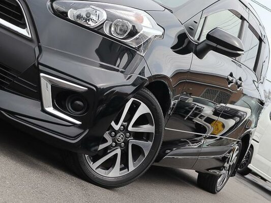 Toyota Sienta: описание, характеристики, отзывы владельцев