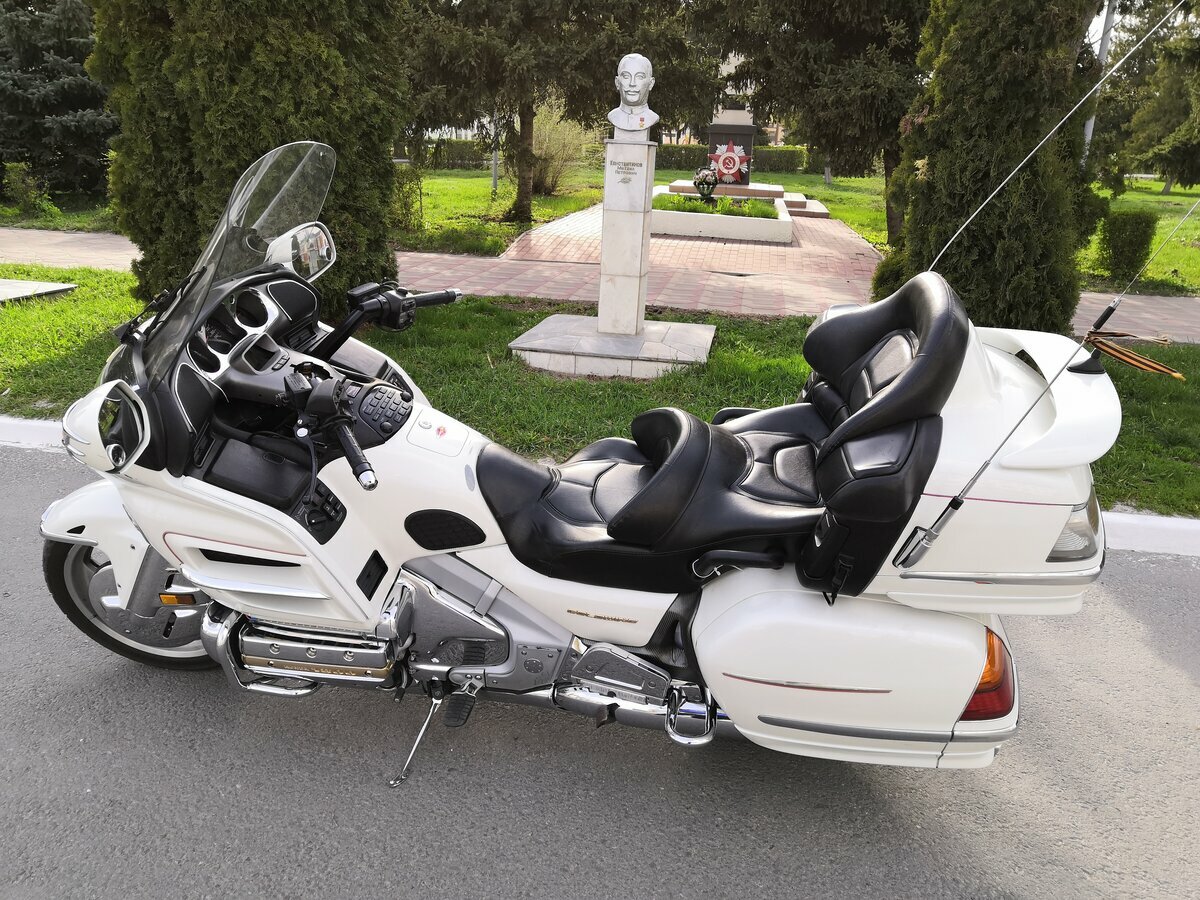  -    Honda GL 1800 2001    