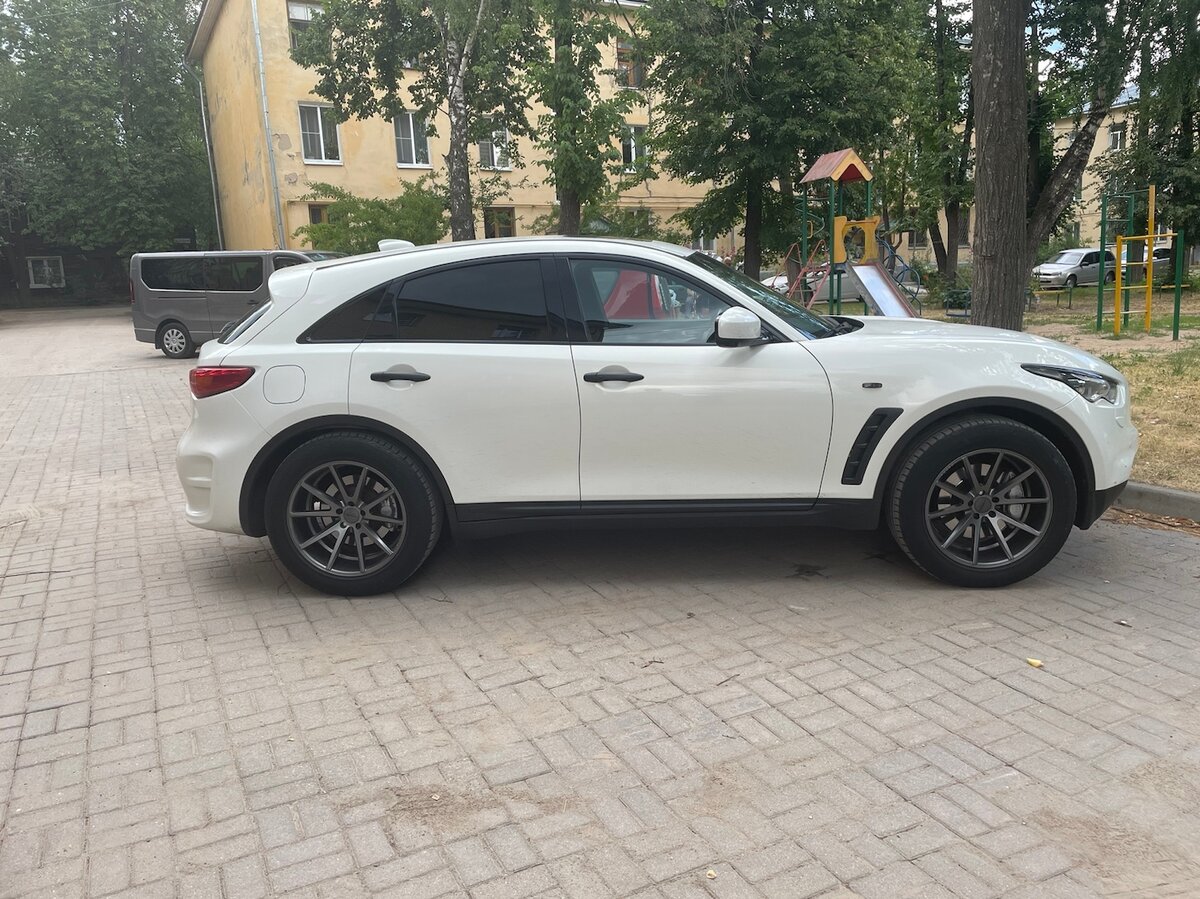 Infiniti QX70 - 3 от автора Даниил в Бортжурнале