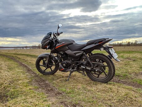 Pulsar 180 price on road 2021 sale