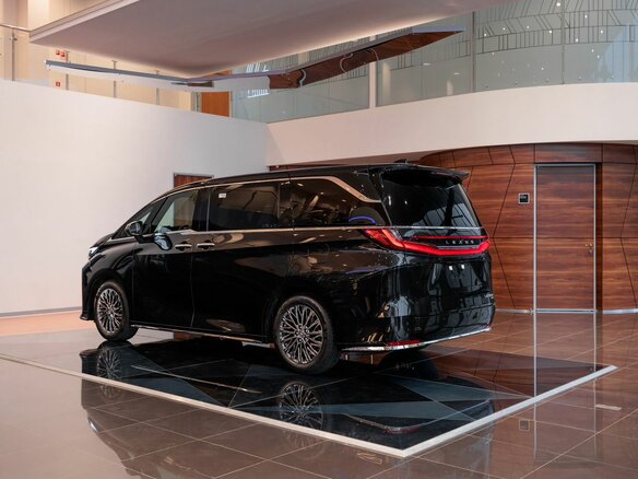 2025 Lexus LM 350h II, чёрный, 16350000 рублей - вид 1