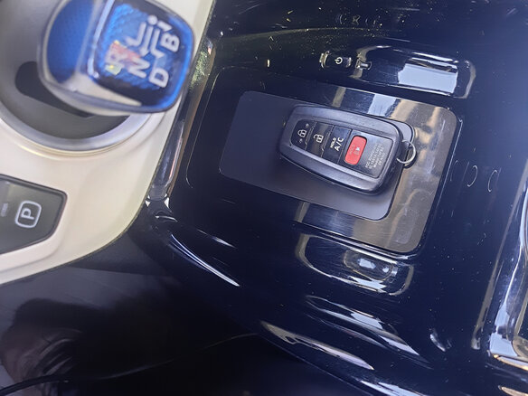 2019 Toyota Prius PHV ZVW52 Prime IV (XW50), белый, 2000000 рублей - вид 14