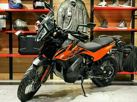KTM 890 Adventure 16 KTM 890