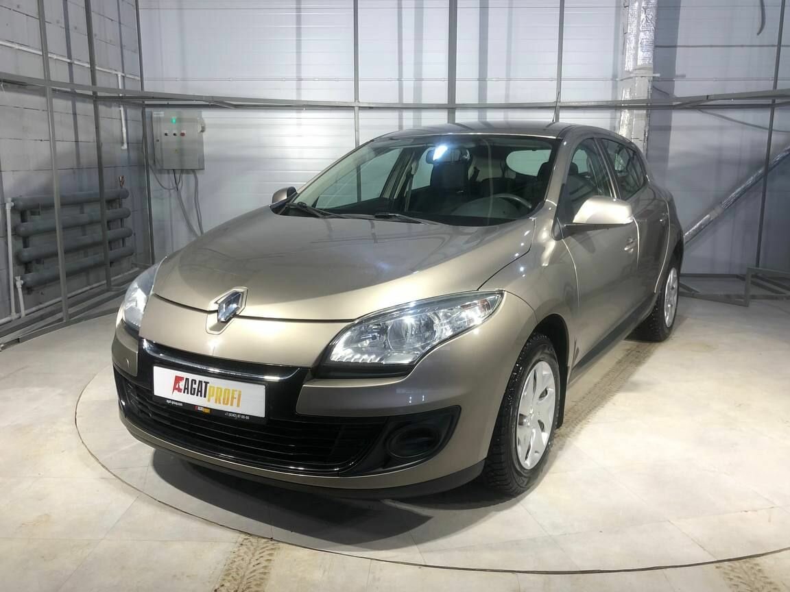 Купить б/у Renault Megane III Рестайлинг 2 1.6 MT (106 л.с.) бензин ...