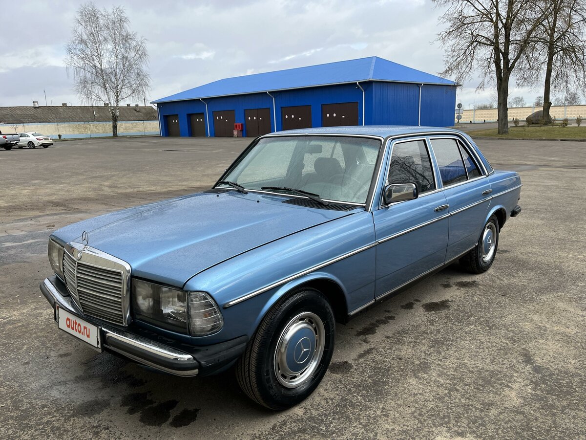 Голубой мерседес