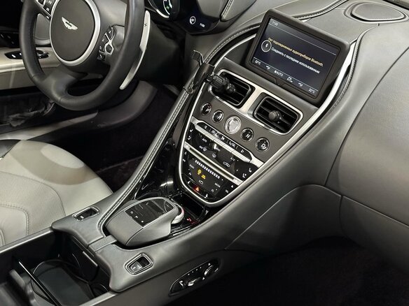 Купить б/у Aston Martin DBS III Volante 5.2 AT (725 л.с.) бензин ...