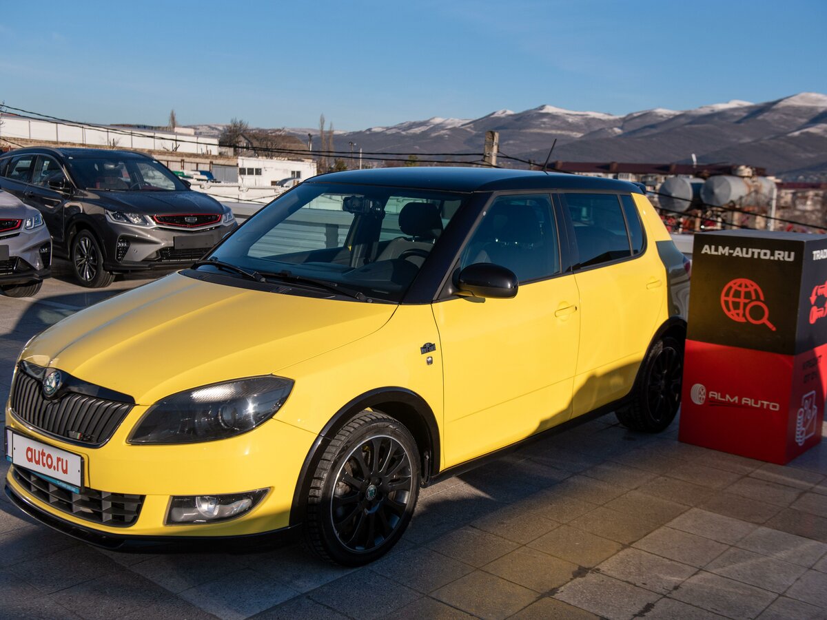 Купить б/у Skoda Fabia II Рестайлинг 1.2 AMT (105 л.с.) бензин робот в ...