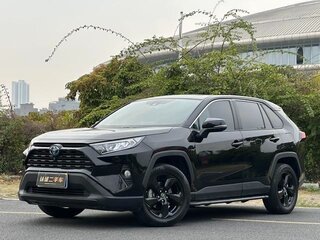 2021 Toyota RAV4 V (XA50), чёрный, 2490000 рублей, вид 1
