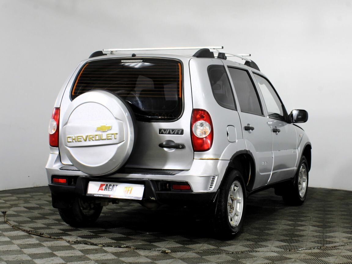 Купить б/у Chevrolet Niva I 1.8 MT (122 л.с.) 4WD бензин механика в Екатеринбург